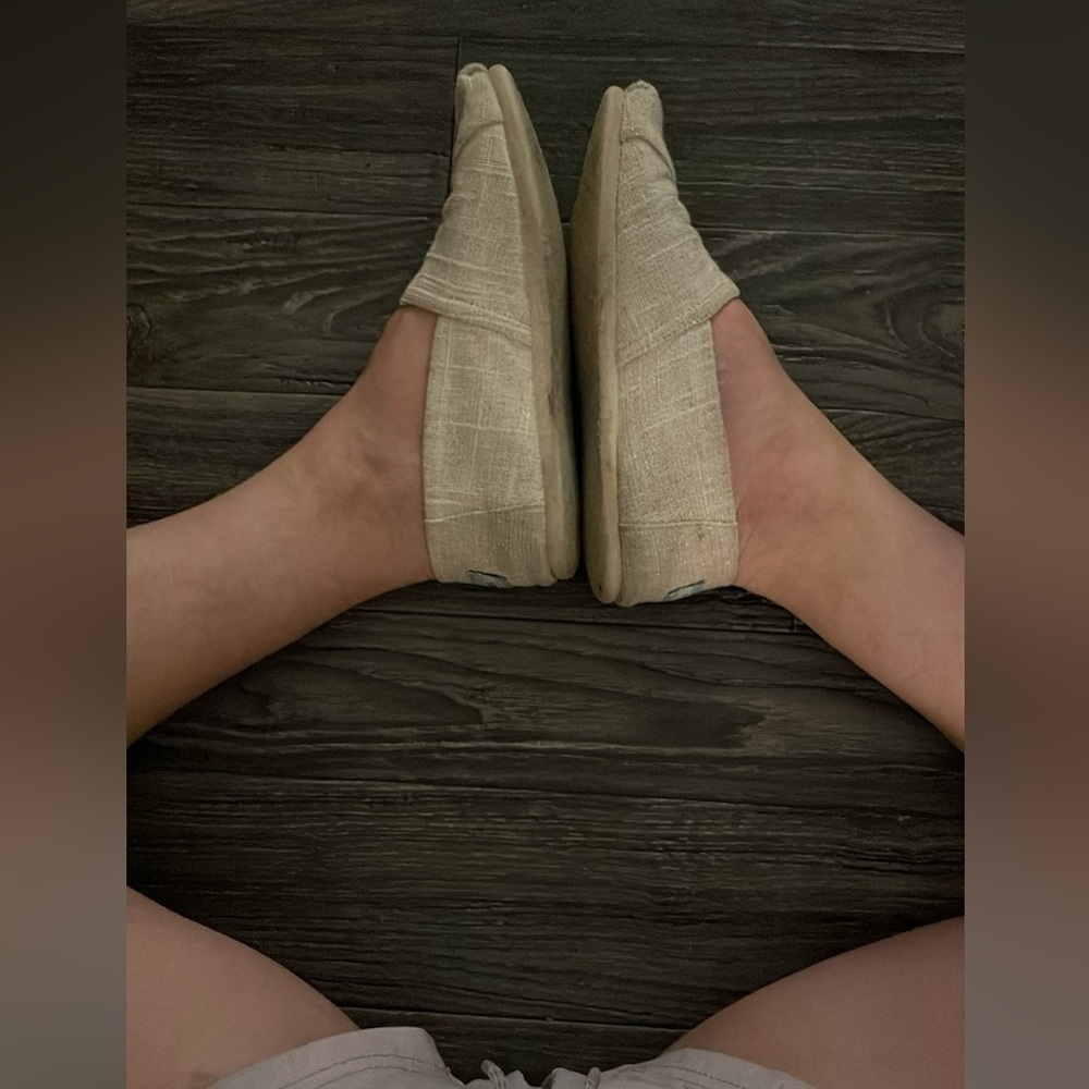 TOMS Women's Beige Casual Loafers - Picture 6 of 6